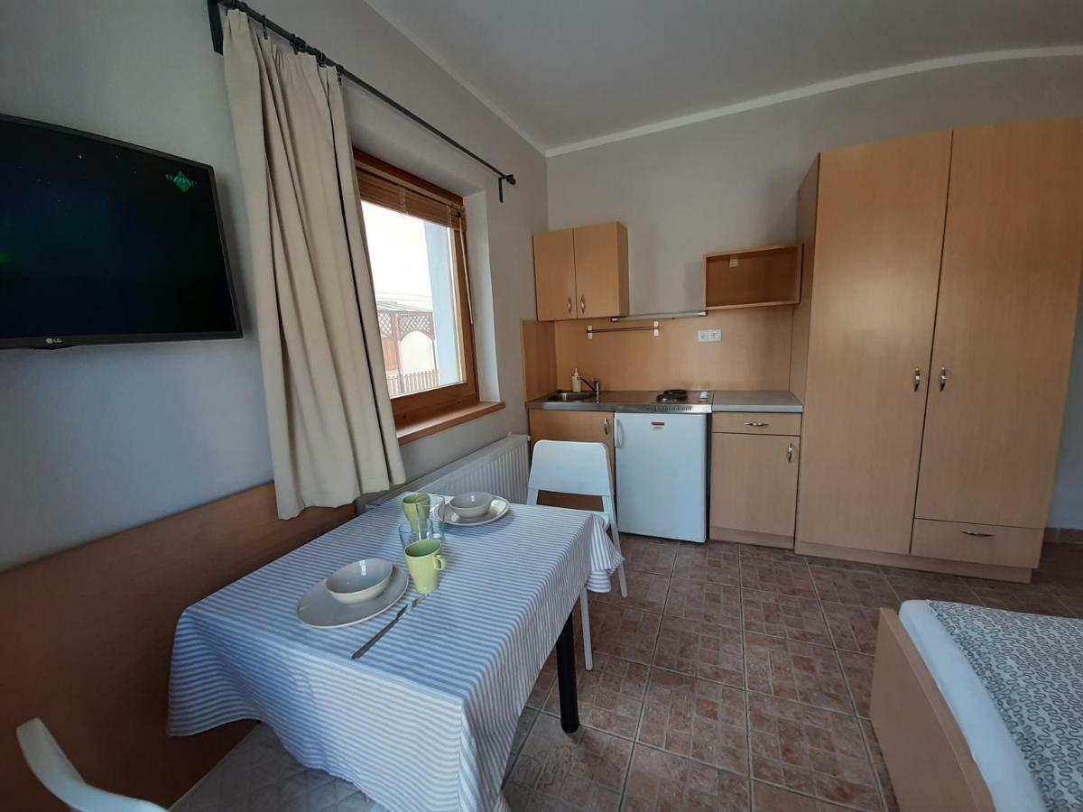 Familia Apartmanhaz דירה *